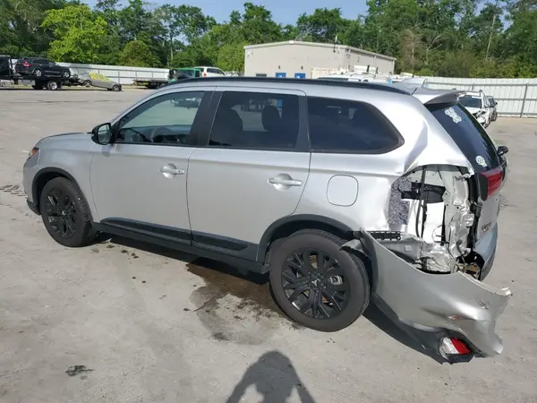 JA4AZ3A38JZ036160 2018 MITSUBISHI OUTLANDER - Image 2