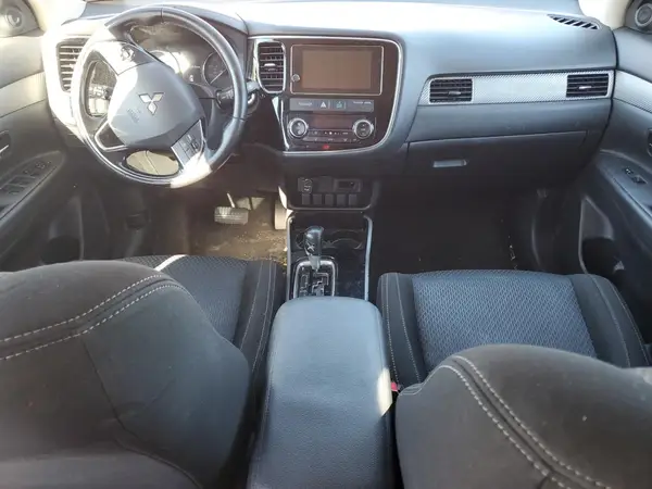 JA4AZ3A38JZ042671 2018 MITSUBISHI OUTLANDER - Image 8