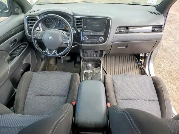 JA4AZ3A38JZ044808 2018 MITSUBISHI OUTLANDER - Image 8