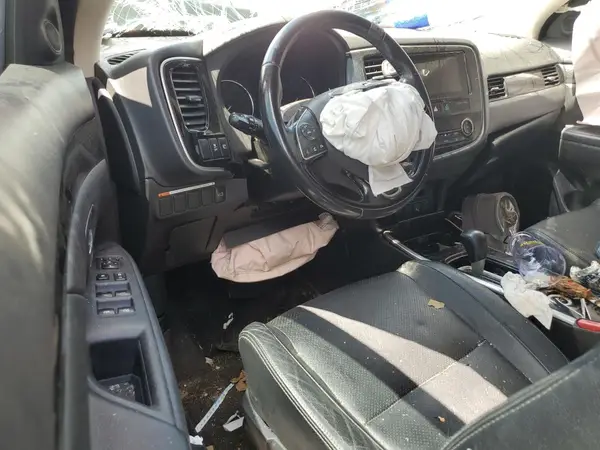 JA4AZ3A38JZ047532 2018 MITSUBISHI OUTLANDER - Image 8