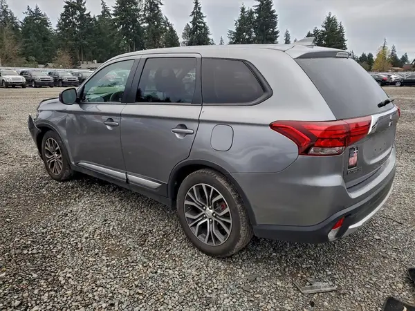 JA4AZ3A38JZ052858 2018 MITSUBISHI OUTLANDER - Image 2