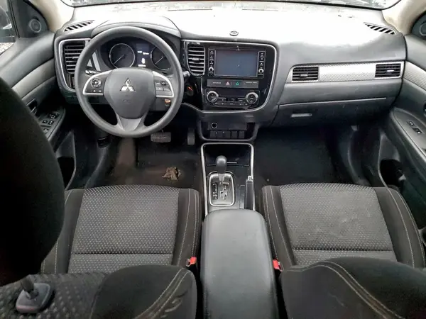 JA4AZ3A38JZ052858 2018 MITSUBISHI OUTLANDER - Image 8