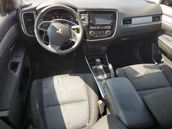 JA4AZ3A38JZ053878 2018 MITSUBISHI OUTLANDER - Image 8