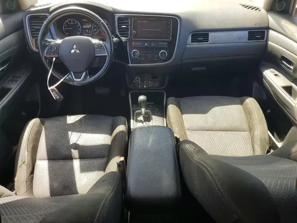 JA4AZ3A38JZ055386 2018 MITSUBISHI OUTLANDER - Image 8