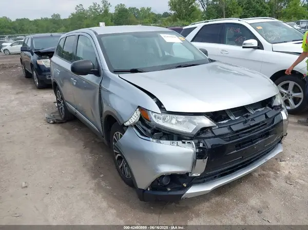 JA4AZ3A38JZ056151 2018 MITSUBISHI OUTLANDER - Image 1