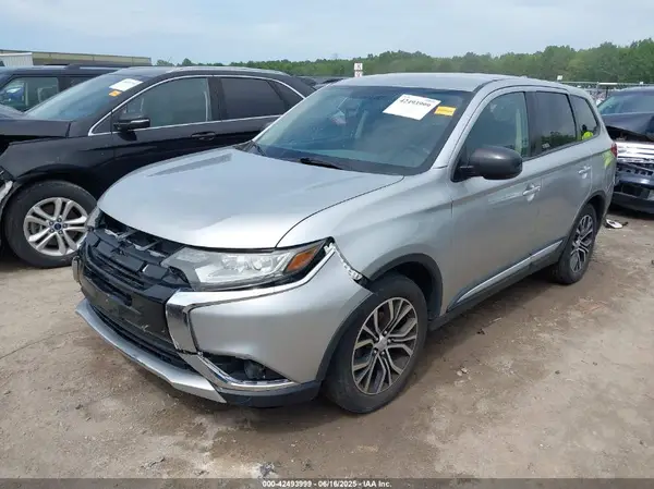 JA4AZ3A38JZ056151 2018 MITSUBISHI OUTLANDER - Image 2