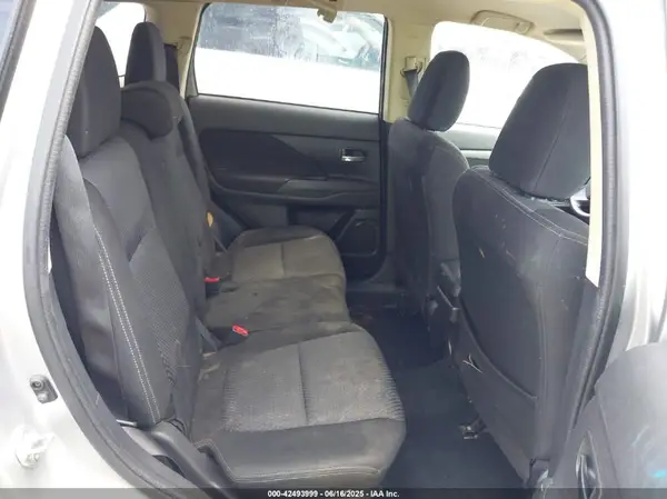 JA4AZ3A38JZ056151 2018 MITSUBISHI OUTLANDER - Image 8