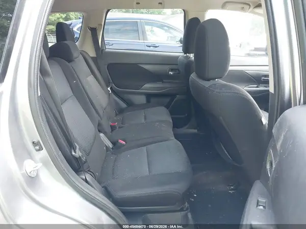 JA4AZ3A38JZ056473 2018 MITSUBISHI OUTLANDER - Image 8