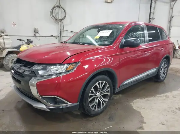 JA4AZ3A38JZ057378 2018 MITSUBISHI OUTLANDER - Image 2