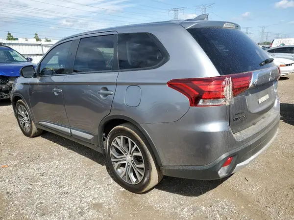 JA4AZ3A38JZ057641 2018 MITSUBISHI OUTLANDER - Image 2
