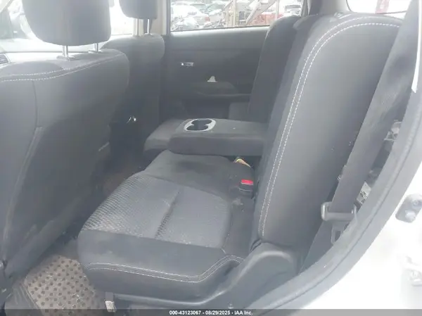 JA4AZ3A38JZ057722 2018 MITSUBISHI OUTLANDER - Image 8