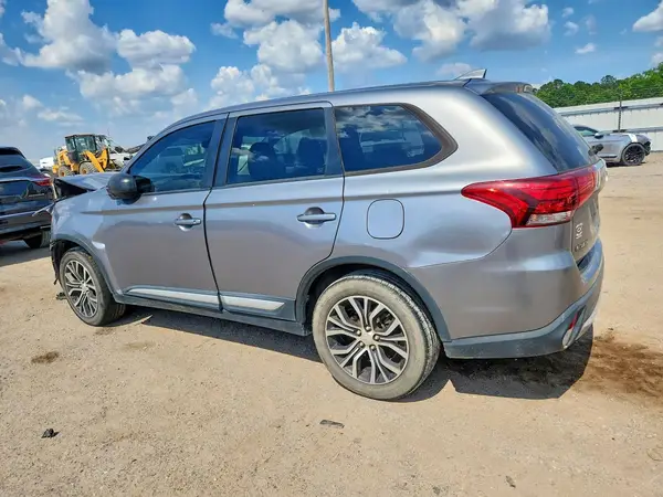 JA4AZ3A38JZ058224 2018 MITSUBISHI OUTLANDER - Image 2