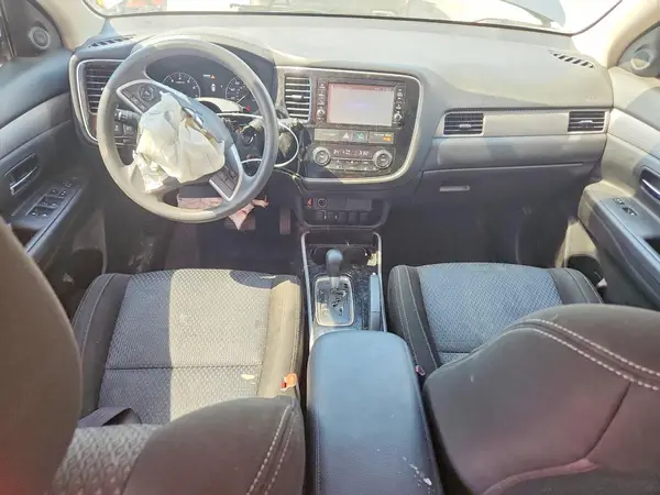JA4AZ3A38JZ058224 2018 MITSUBISHI OUTLANDER - Image 8