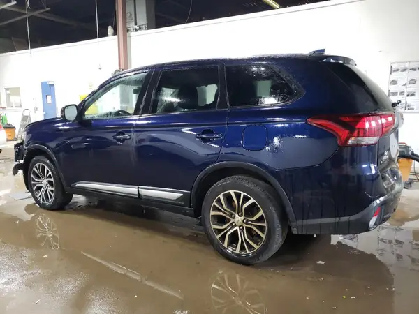 JA4AZ3A38JZ058630 2018 MITSUBISHI OUTLANDER - Image 2