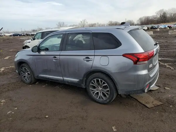 JA4AZ3A38JZ058739 2018 MITSUBISHI OUTLANDER - Image 2