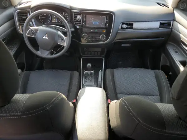 JA4AZ3A38JZ058837 2018 MITSUBISHI OUTLANDER - Image 8