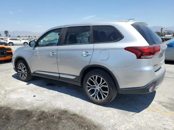 JA4AZ3A38JZ059647 2018 MITSUBISHI OUTLANDER - Image 2
