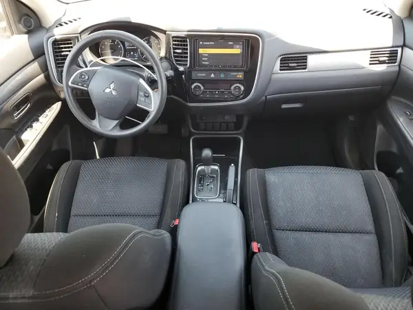 JA4AZ3A38JZ059647 2018 MITSUBISHI OUTLANDER - Image 8