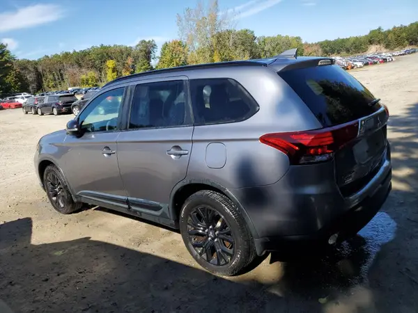 JA4AZ3A38JZ062774 2018 MITSUBISHI OUTLANDER - Image 2