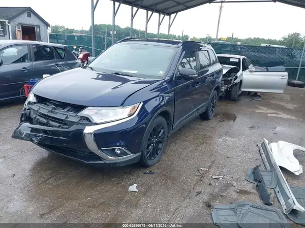 JA4AZ3A38JZ064850 2018 MITSUBISHI OUTLANDER - Image 2