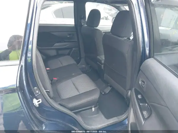 JA4AZ3A38JZ064850 2018 MITSUBISHI OUTLANDER - Image 8