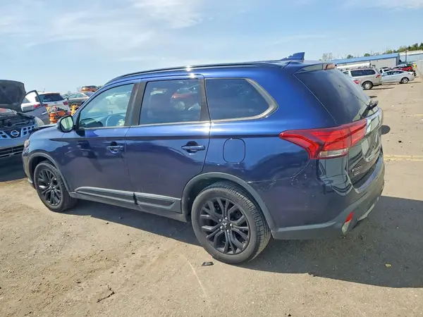 JA4AZ3A38JZ067831 2018 MITSUBISHI OUTLANDER - Image 2