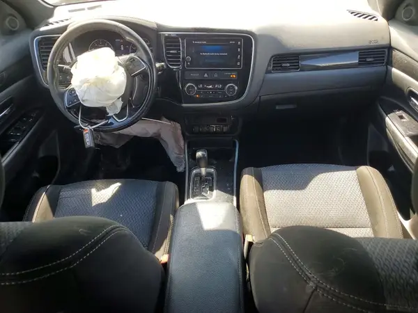 JA4AZ3A38JZ067831 2018 MITSUBISHI OUTLANDER - Image 8