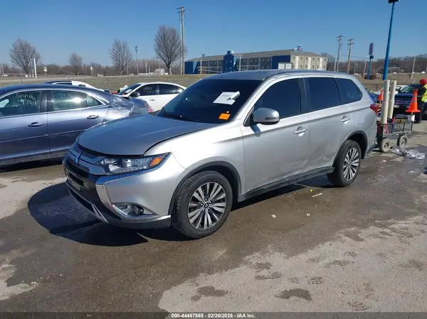 JA4AZ3A38KJ000629 2019 MITSUBISHI OUTLANDER - Image 2