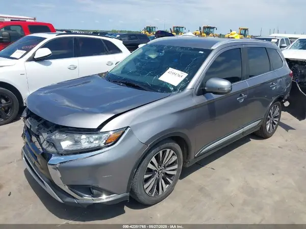 JA4AZ3A38KJ000694 2019 MITSUBISHI OUTLANDER - Image 2