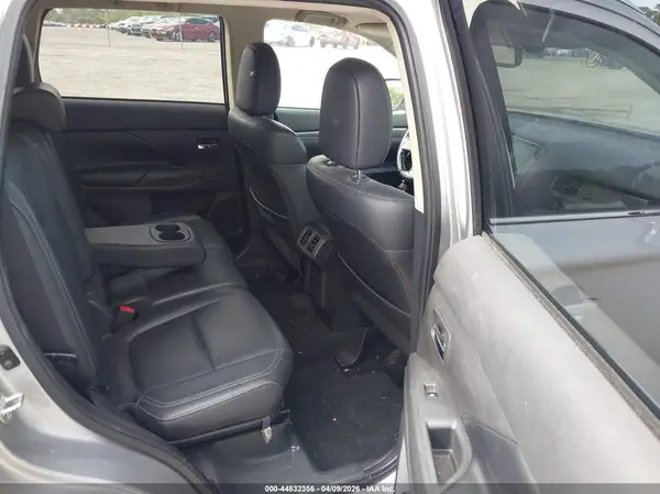 JA4AZ3A38KJ001425 2019 MITSUBISHI OUTLANDER - Image 8