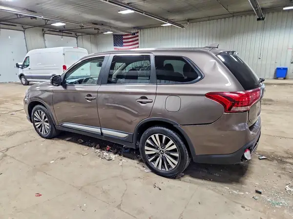 JA4AZ3A38KZ008912 2019 MITSUBISHI OUTLANDER - Image 2