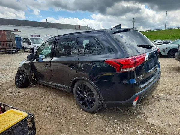 JA4AZ3A38KZ025127 2019 MITSUBISHI OUTLANDER - Image 2