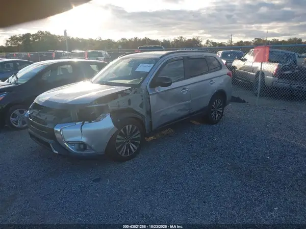JA4AZ3A38KZ025189 2019 MITSUBISHI OUTLANDER - Image 2