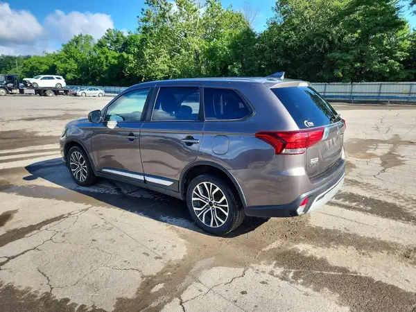 JA4AZ3A38KZ048004 2019 MITSUBISHI OUTLANDER - Image 2