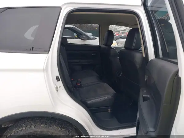 JA4AZ3A38KZ052036 2019 MITSUBISHI OUTLANDER - Image 8