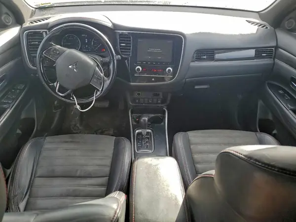 JA4AZ3A38LZ000424 2020 MITSUBISHI OUTLANDER - Image 8