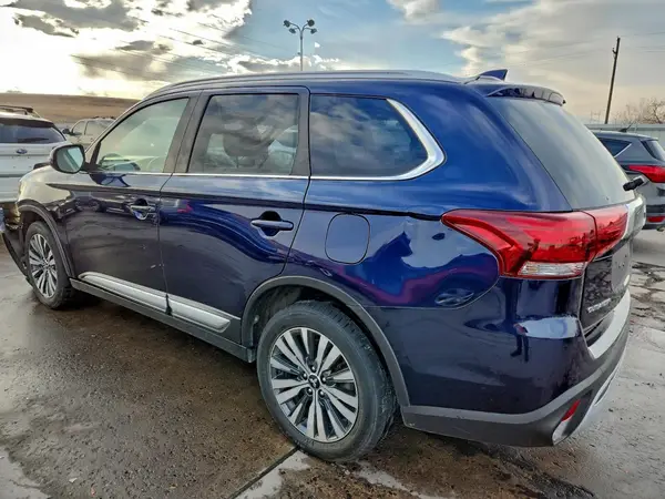 JA4AZ3A38LZ013075 2020 MITSUBISHI OUTLANDER - Image 2
