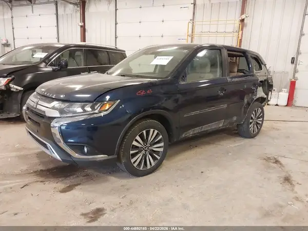 JA4AZ3A38LZ013240 2020 MITSUBISHI OUTLANDER - Image 2
