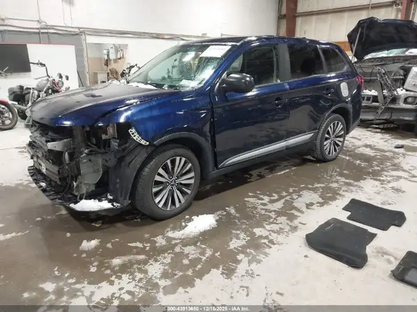 JA4AZ3A38LZ016963 2020 MITSUBISHI OUTLANDER - Image 2