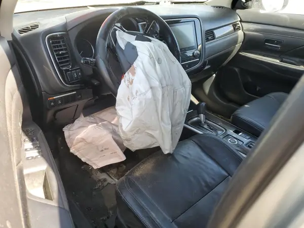 JA4AZ3A38LZ017675 2020 MITSUBISHI OUTLANDER - Image 8