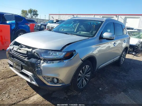JA4AZ3A38LZ020446 2020 MITSUBISHI OUTLANDER - Image 2