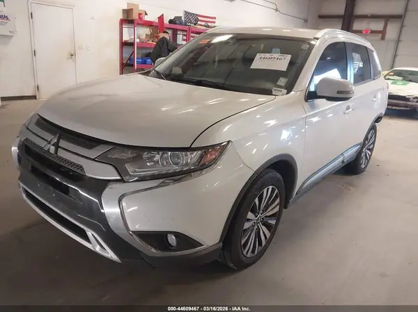 JA4AZ3A38LZ025467 2020 MITSUBISHI OUTLANDER - Image 2