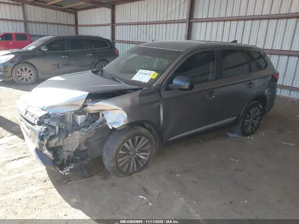 JA4AZ3A38LZ025789 2020 MITSUBISHI OUTLANDER - Image 2