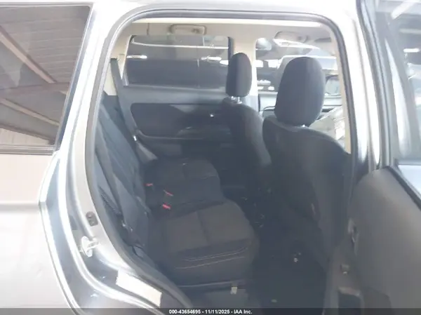 JA4AZ3A38LZ025789 2020 MITSUBISHI OUTLANDER - Image 8