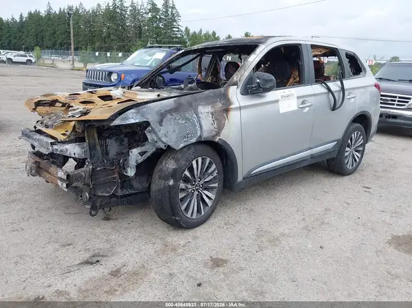 JA4AZ3A38LZ025985 2020 MITSUBISHI OUTLANDER - Image 2