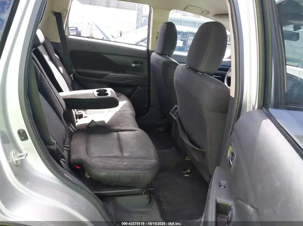 JA4AZ3A38LZ027560 2020 MITSUBISHI OUTLANDER - Image 8