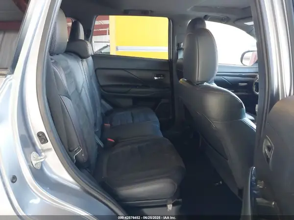 JA4AZ3A38LZ037747 2020 MITSUBISHI OUTLANDER - Image 8