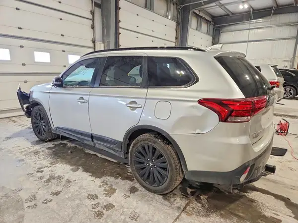 JA4AZ3A38LZ042804 2020 MITSUBISHI OUTLANDER - Image 2