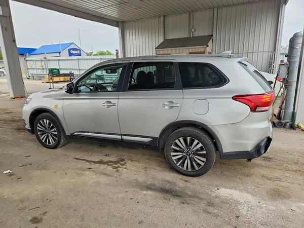 JA4AZ3A38LZ044178 2020 MITSUBISHI OUTLANDER - Image 2