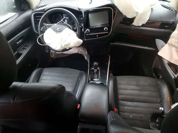 JA4AZ3A38LZ044486 2020 MITSUBISHI OUTLANDER - Image 8